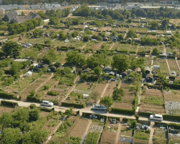 Vue aérienne du lotissement de jardins de Cormelles-Le-Royal